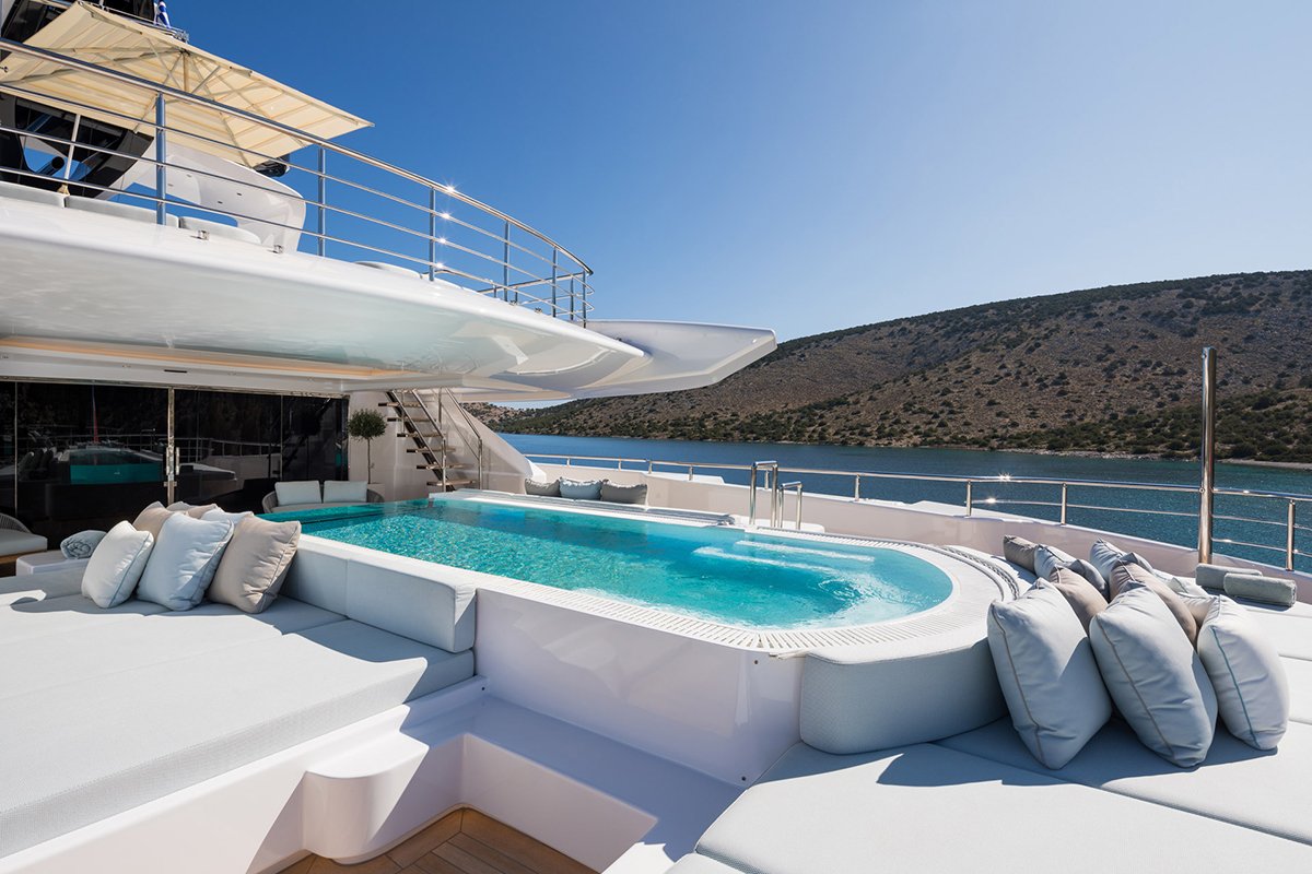 Opari, Golden Yachts Mega Motor Yacht O’PARI