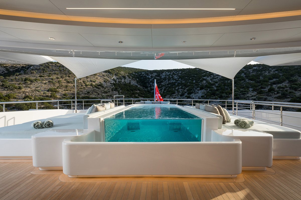 Opari, Golden Yachts Mega Motor Yacht O’PARI