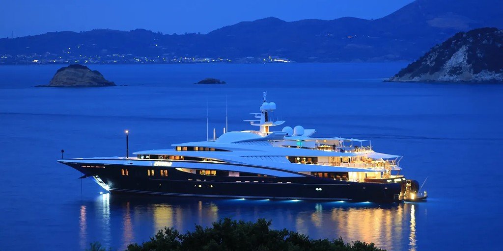 Motor-Yacht-Wheels-1-Hellas-Yachting Mega Motor Yacht WHEELS