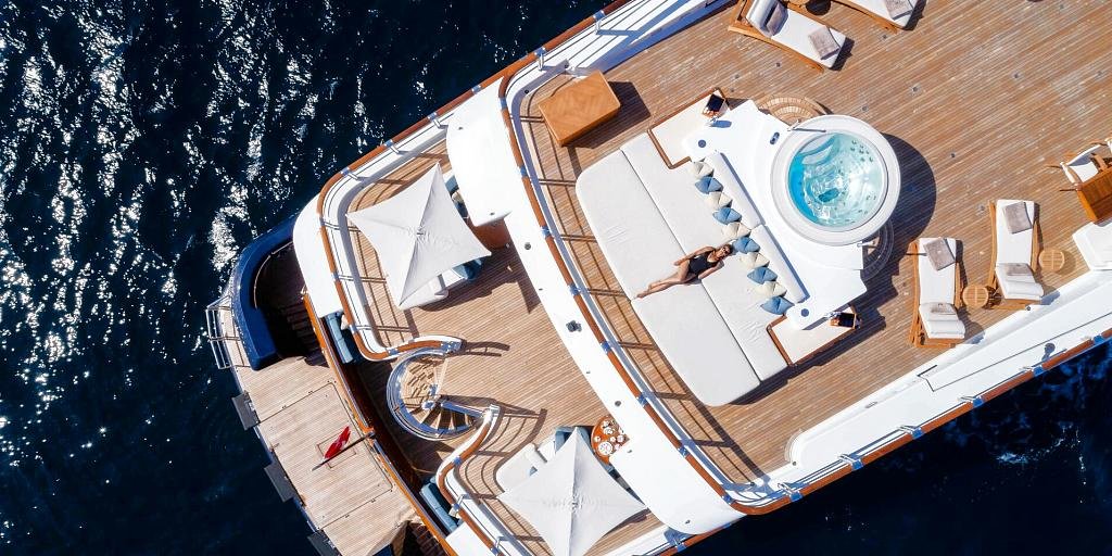 Motor-Yacht-Wheels-4-Hellas-Yachting Mega Motor Yacht WHEELS