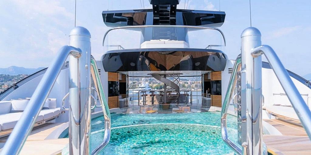 Motor-Yacht-Whisper-3-Hellas-Yachting Mega Motor Yacht WHISPER