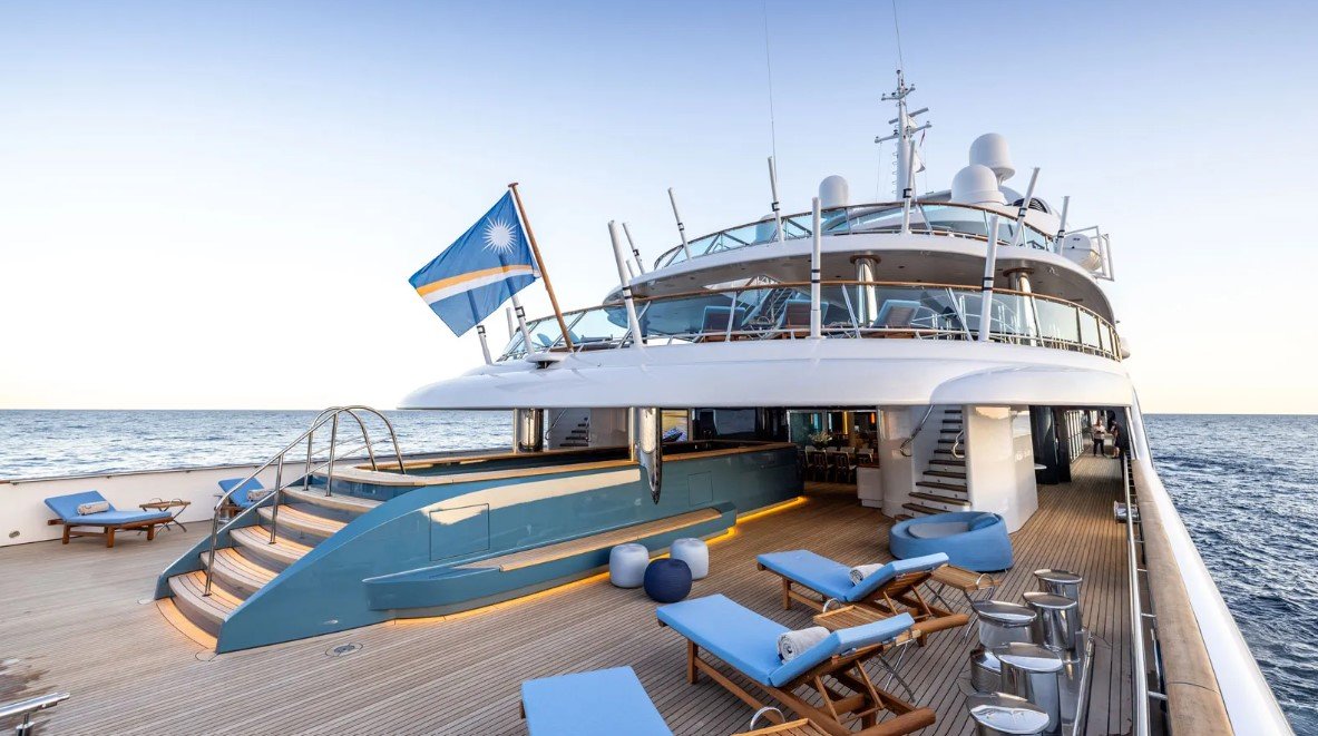 Motor-yacht-CARINTHIA-VII-5-2 Mega Motor Yacht CARINTHIA VII