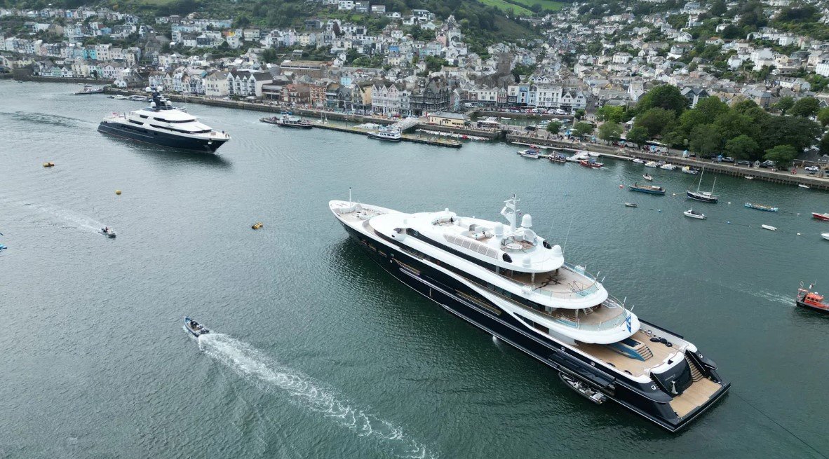 Motor-yacht-CARINTHIA-VII-6-2 Mega Motor Yacht CARINTHIA VII