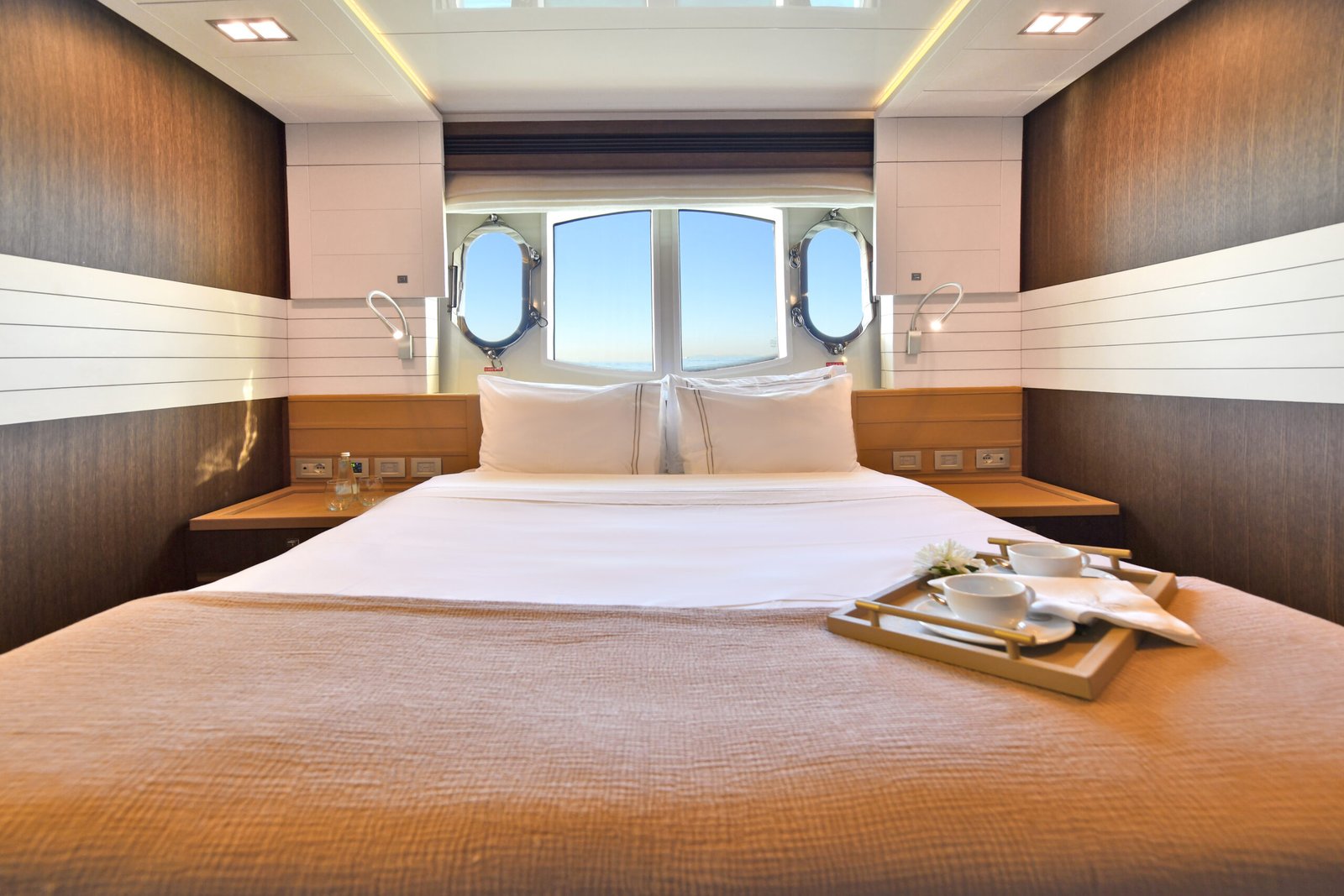 Luxury Motor Yacht INFINITAS