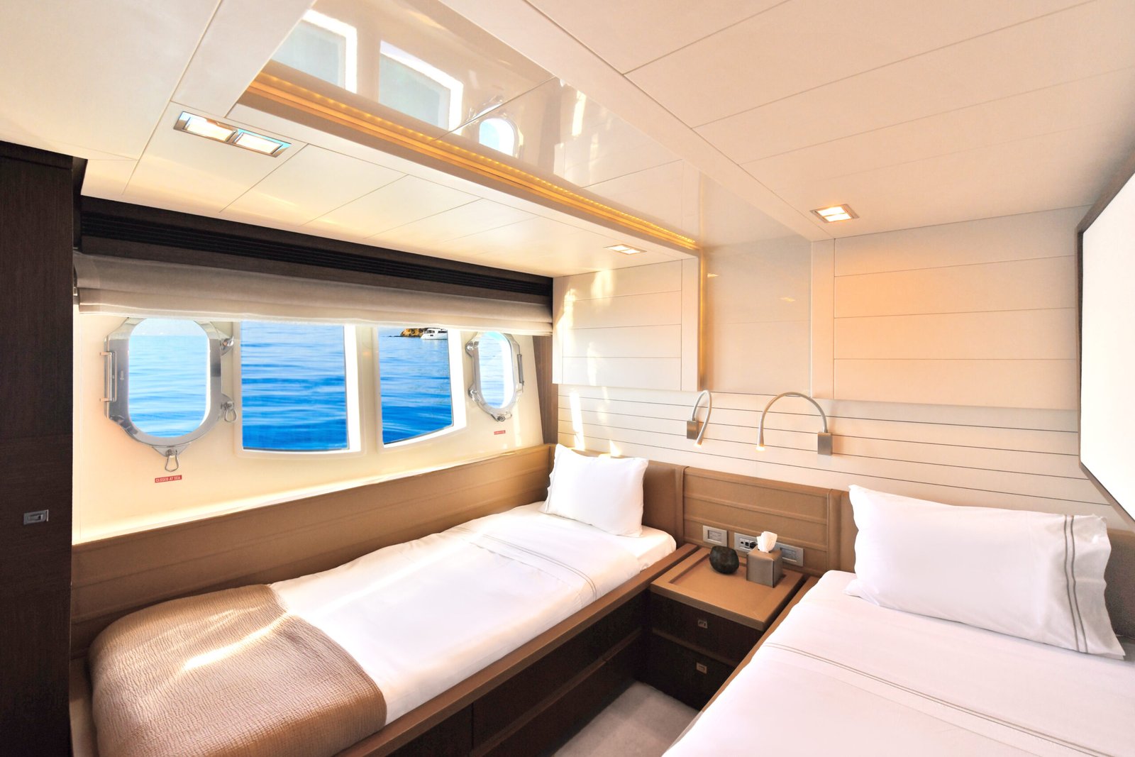 Luxury Motor Yacht INFINITAS