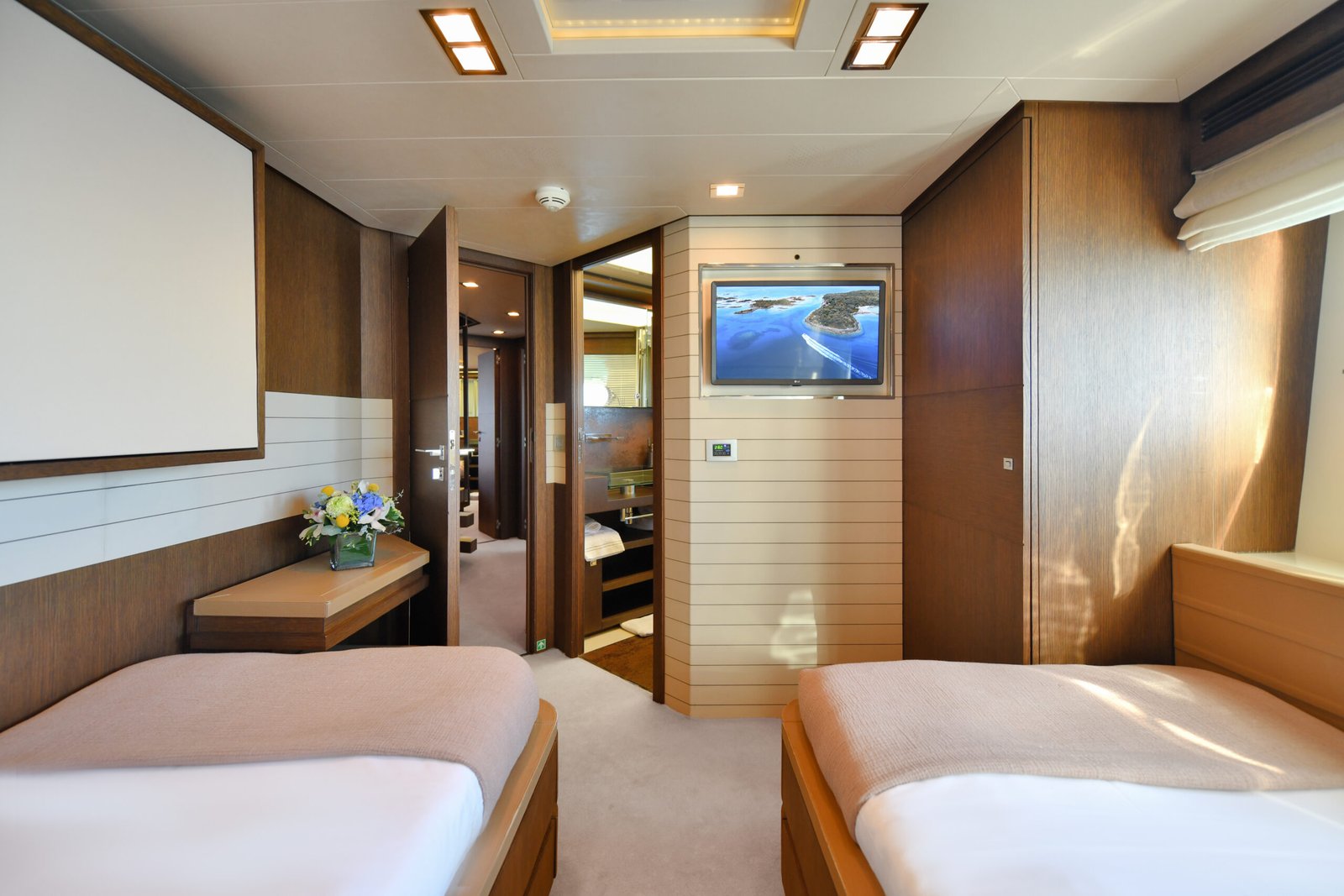 Luxury Motor Yacht INFINITAS