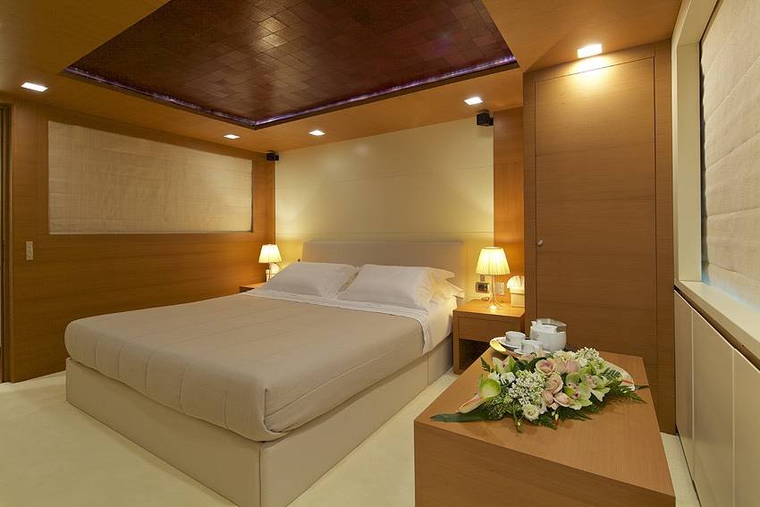 Luxury Motor Yacht KINTARO