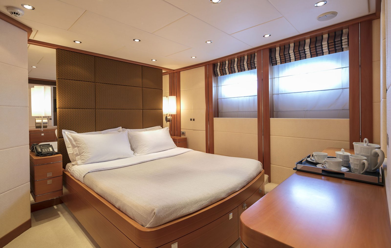 LEQUINOX-11-Hellas-Yachting Luxury Motor Yacht L’EQUINOX