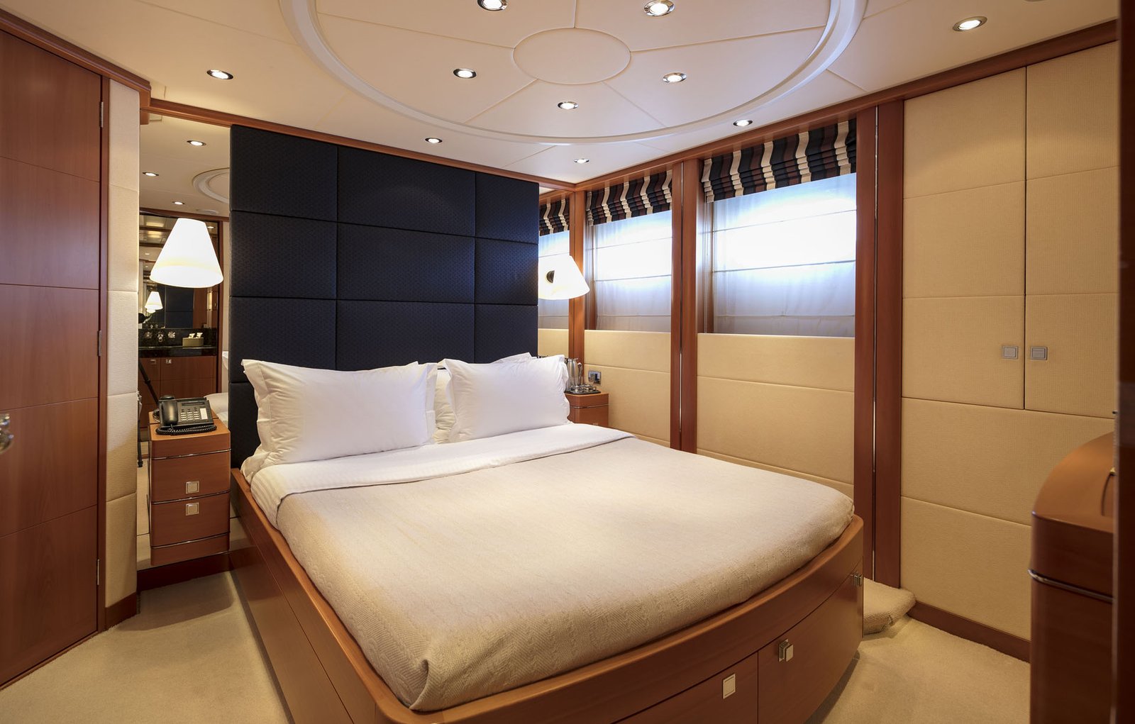 LEQUINOX-12-Hellas-Yachting Luxury Motor Yacht L’EQUINOX