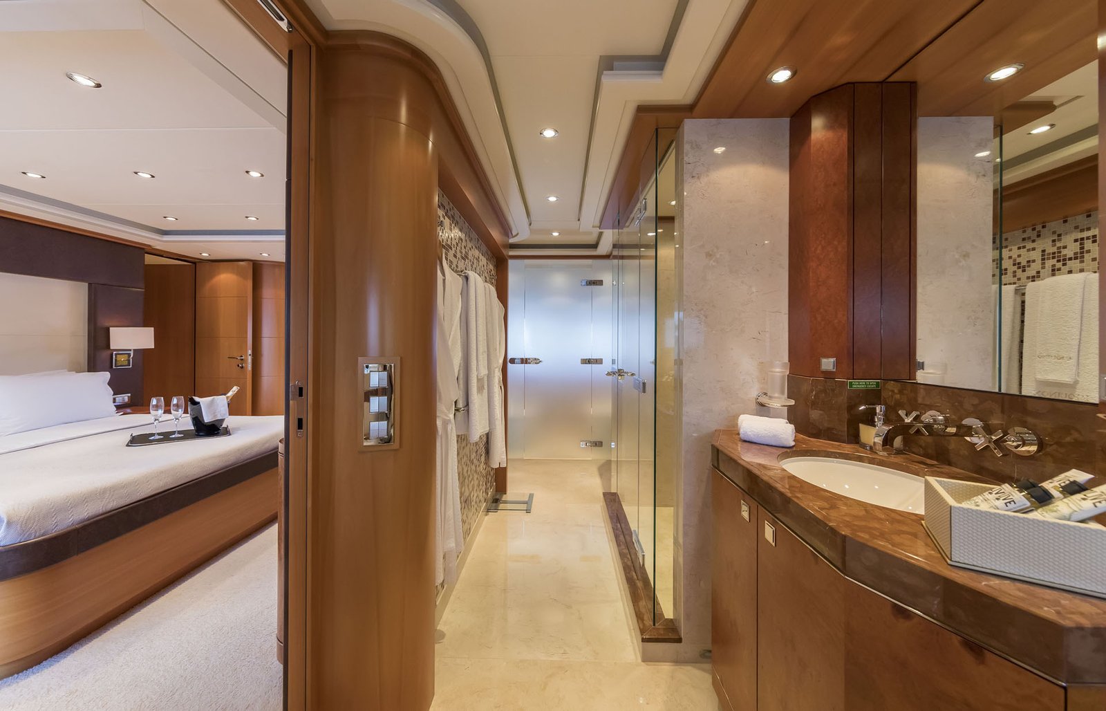 LEQUINOX-13-Hellas-Yachting Luxury Motor Yacht L’EQUINOX