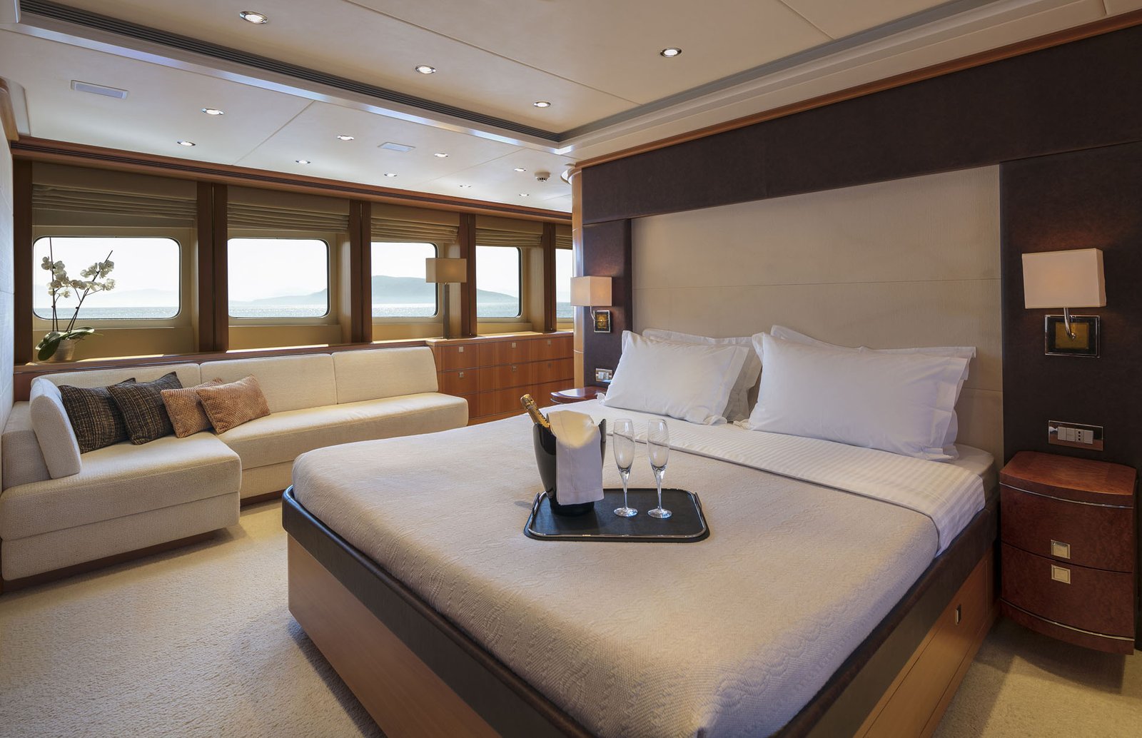 LEQUINOX-14-Hellas-Yachting Luxury Motor Yacht L’EQUINOX