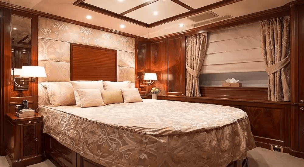 Luxury Motor Yacht OPTİON B