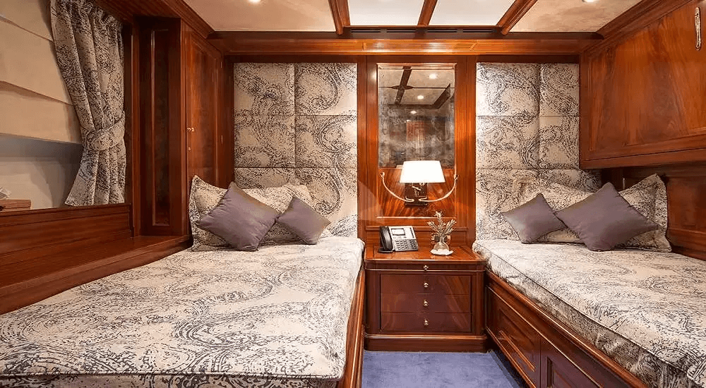 Luxury Motor Yacht OPTİON B