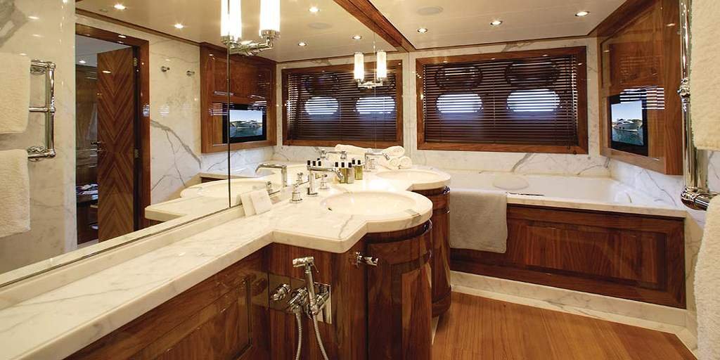 Luxury Motor Yacht DRAGON