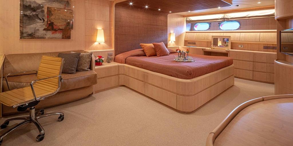 Luxury Motor Yacht GLAROS