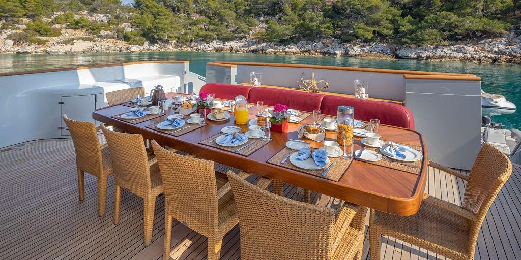 Luxury Motor Yacht GLAROS