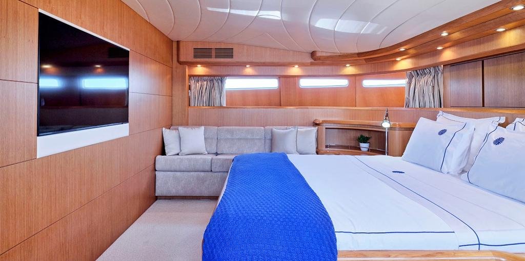 Luxury Motor Yacht ANASA