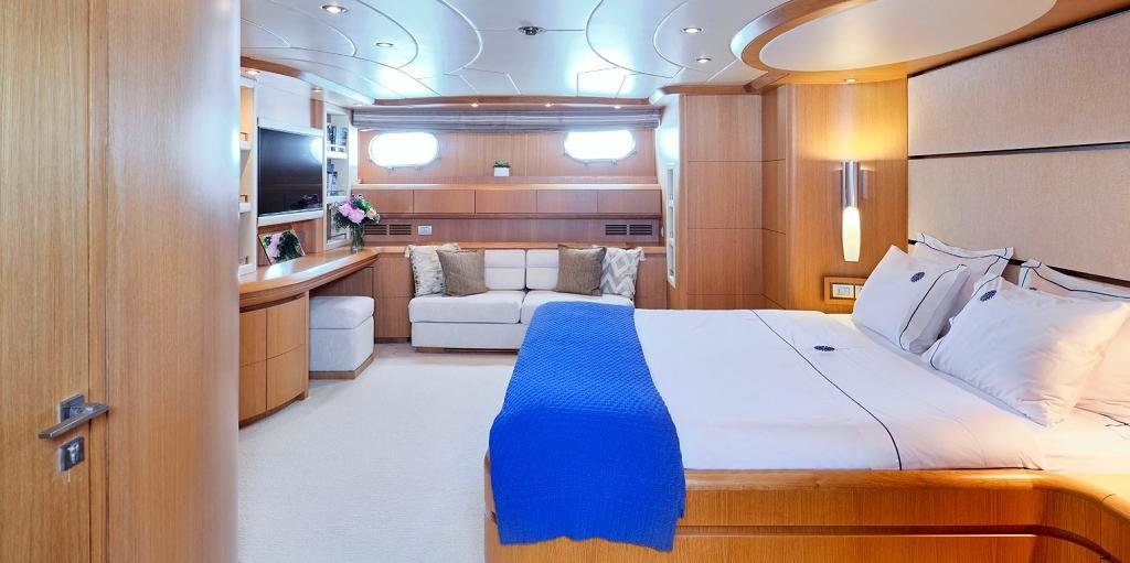 Luxury Motor Yacht ANASA
