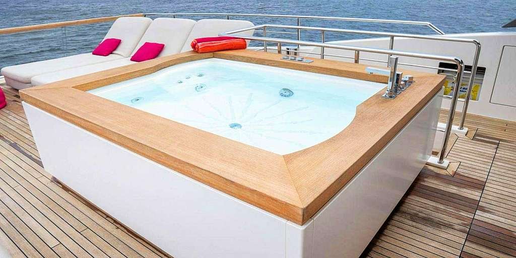 Luxury Motor Yacht GOLDEN