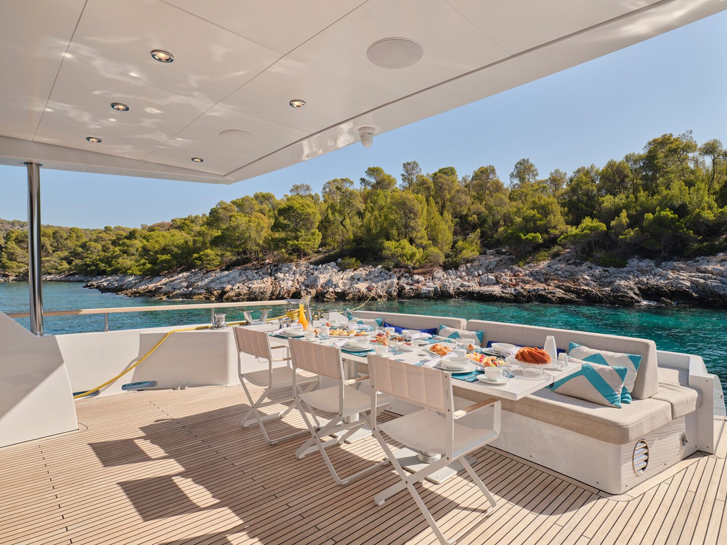 Luxury Motor Yacht HAKUNA MATATA