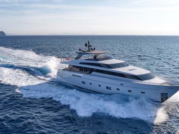 Luxury Motor Yacht RARE DIAMOND