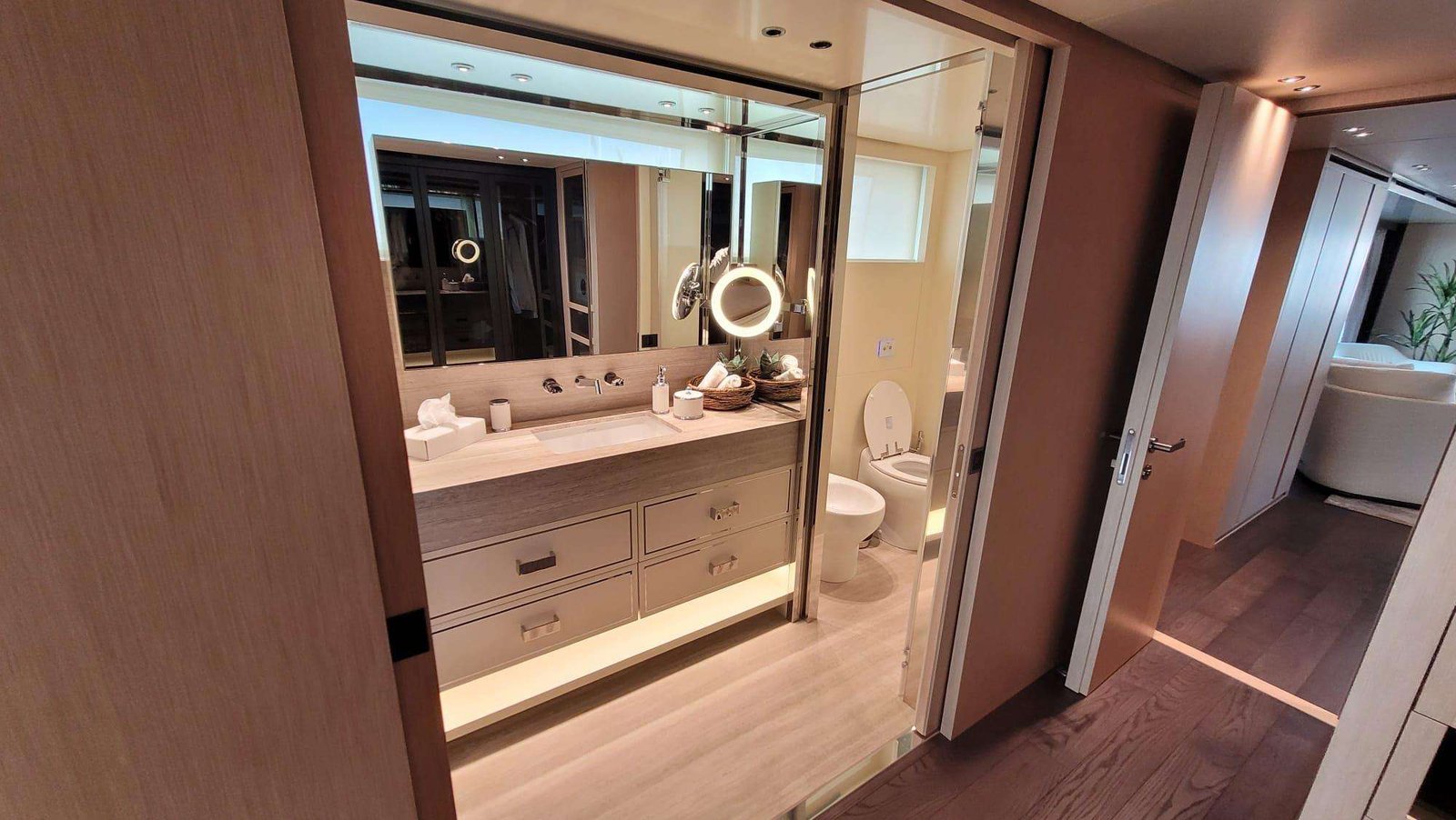 Luxury Motor Yacht FLORI