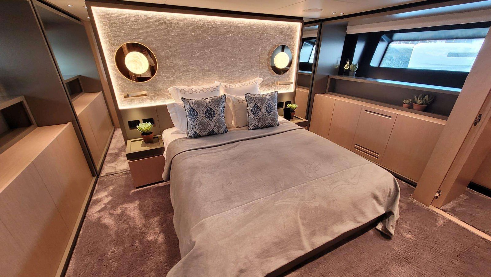 Luxury Motor Yacht FLORI
