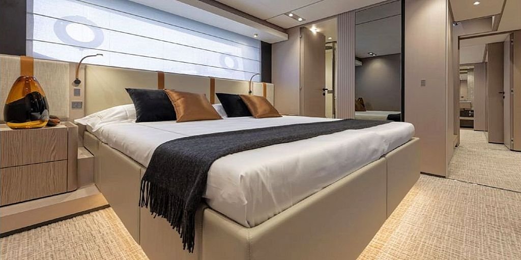Luxury Motor Yacht SPICA
