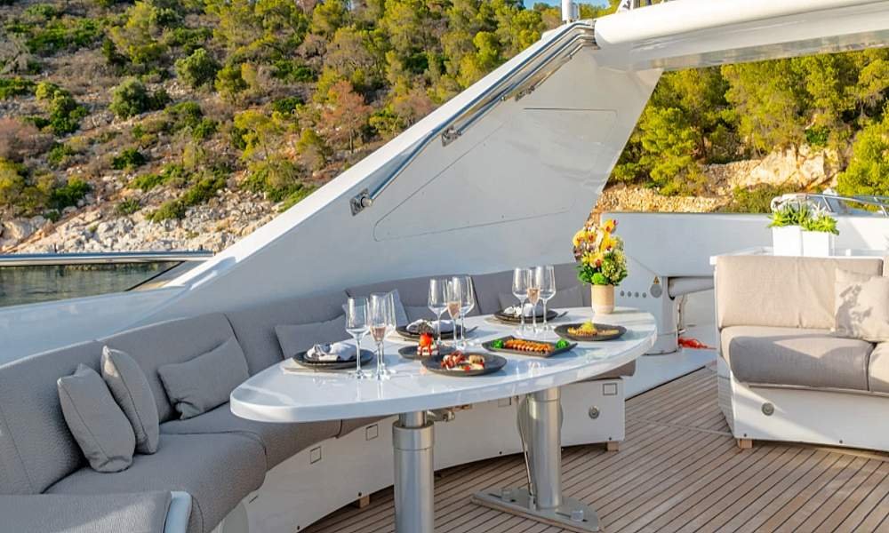Luxury Motor Yacht TIGRA