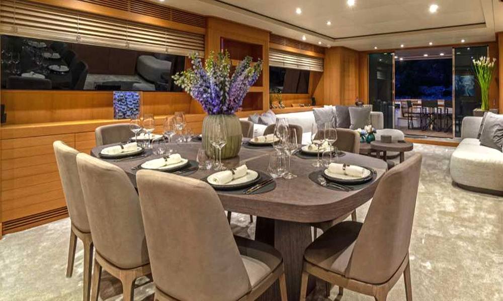 Luxury Motor Yacht TIGRA