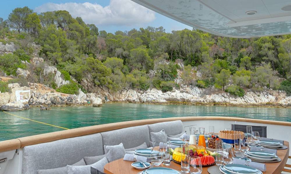 Luxury Motor Yacht TIGRA