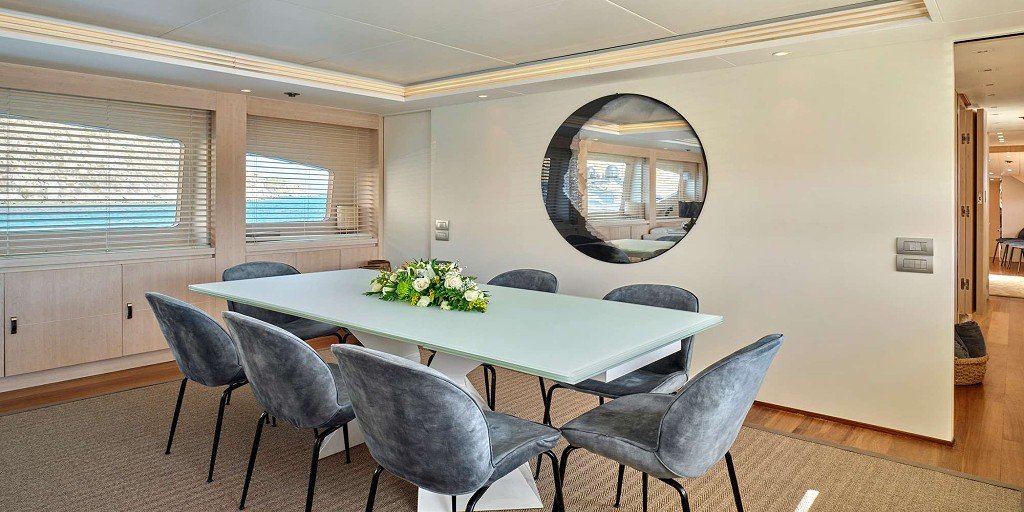 Luxury Motor Yacht WHITE KNIGHT