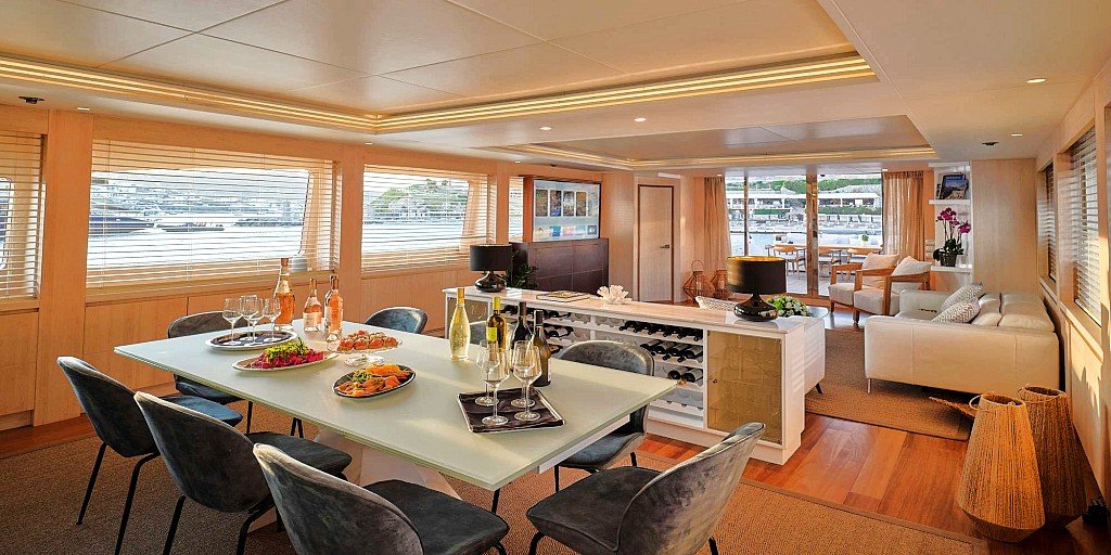 Luxury Motor Yacht WHITE KNIGHT