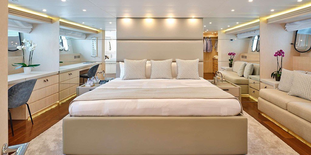 Luxury Motor Yacht WHITE KNIGHT