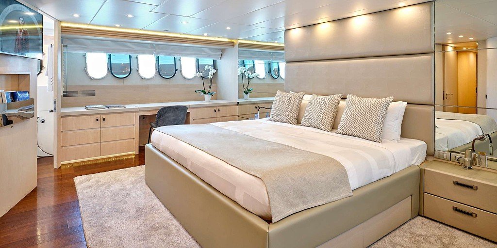 Luxury Motor Yacht WHITE KNIGHT
