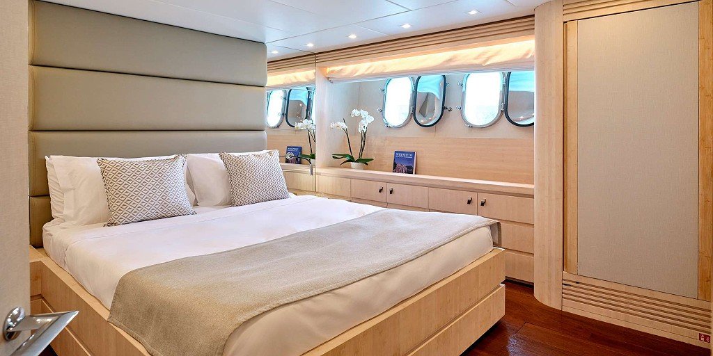 Luxury Motor Yacht WHITE KNIGHT
