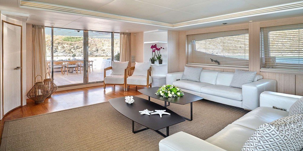 Luxury Motor Yacht WHITE KNIGHT